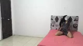 يذف على زوجته ويتبرل عليها