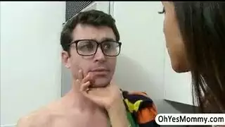 جنس محرم في العائلة: زوجة الأب تغوي ابن الزوج