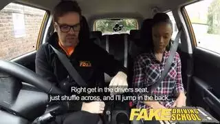 حمام لساني سحاقي يؤدي إلى هزات متعددة