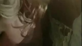 ميلف ساخنة تأخذ حمولة ضخمة على وجهها وثدييها الكبيرين