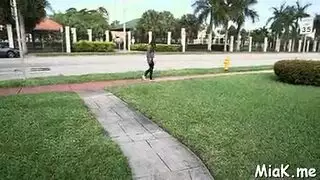 مايا خليفة عارية بالكامل تتعرض لضرب قوي من قضيب أسود كبير