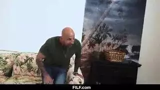 حركة ثلاثية إكس إكس إكس: بنت وزوجة الأب في نيك مزدوج