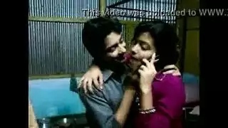 أزواج جامعيون يمارسون الجنس مع متعريات ذكور في حفلة جنسية جامحة بالنادي