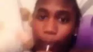 فتاة مثيرة تستمتع بلعبها الجنسي