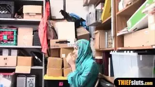 ضابط قذر يمارس الجنس مع اللص العربي المراهق كعقاب