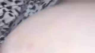 حلوات كاليفورنيا: مراهقات عربيات في تجميع فوضوي للطعام والاستمناء