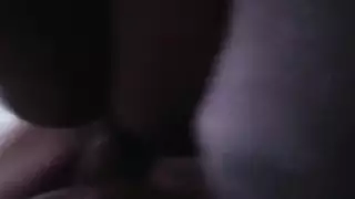 مقطع إباحي ناضج: أثداء صغيرة، قضيب كبير، ومدخل خلفي مبلل