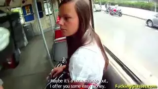 سخيف زوجتي حتى انها النافورات في حين أنها تحصل على وجهها مارس الجنس و الفم