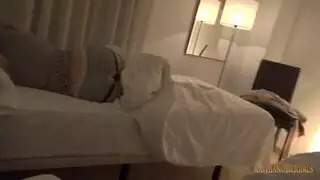 الاام تغصب البنت تنام معا اخوها