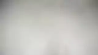 عاهرة ناضجة تشفط قضيبًا بعنف لممارسة جنس قاسي