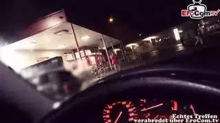 سيدة عربية ممتلئة الجسم تُقنع بممارسة وضعية الكلب في لقاء سري