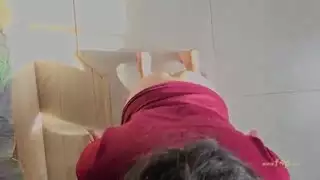 مشهد إباحي: ابنة الزوجة تحصل على تمديد لفتحة شرجها من زوج أمها