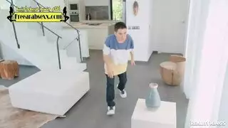 جنس عائلي بدون رحمة: الشاب يفرغ حمولاته المنوية المتعددة