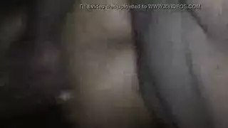 ستريب أون يضرب بعنف في مهبلها المتسع على الطاولة