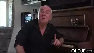 في سن المراهقة أقرن و الرجل الذي يعرف كيفية استخدام مهاراتها عن طريق الفم هي وجود وقت كبير